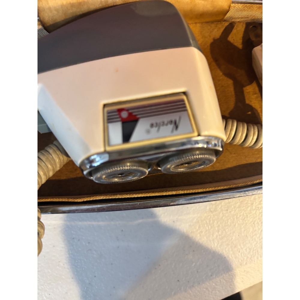 Vintage Norelco Speedshaver Electric Razor Dual Head Grey White Holland with Cas - Picture 4 of 9
